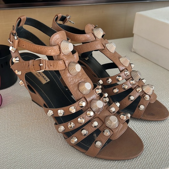 Balenciaga studded wedge in camel color with studded detail on two strap sandal - Picture 3 of 4